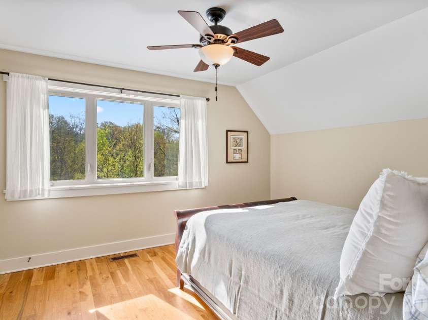 429 Pearson Drive, Asheville, NC 28801.  MLS# CAR4364411, YatesRealty ID 10433. 