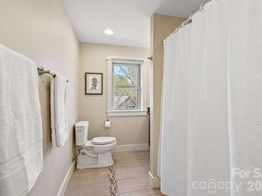 429 Pearson Drive, Asheville, NC 28801.  MLS# CAR4364411, YatesRealty ID 10433. 