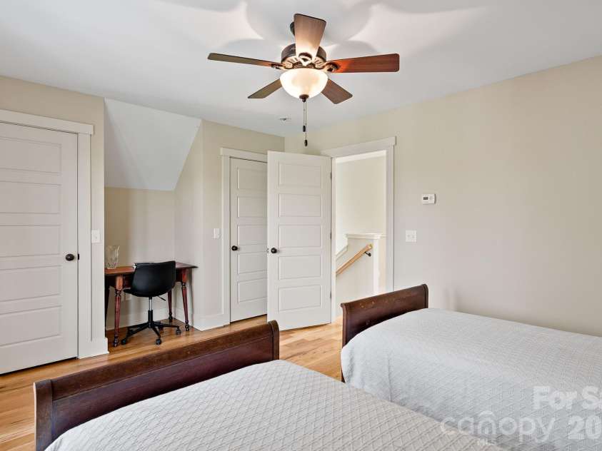 429 Pearson Drive, Asheville, NC 28801.  MLS# CAR4364411, YatesRealty ID 10433. 