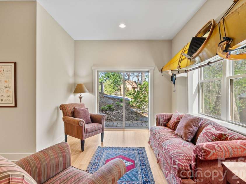 429 Pearson Drive, Asheville, NC 28801.  MLS# CAR4364411, YatesRealty ID 10433. 