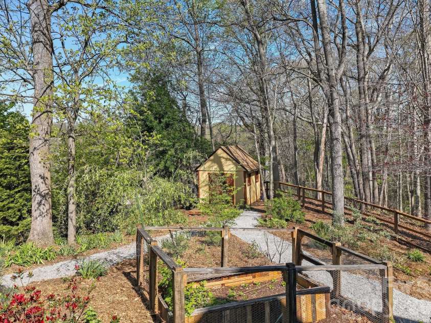 429 Pearson Drive, Asheville, NC 28801.  MLS# CAR4364411, YatesRealty ID 10433. 