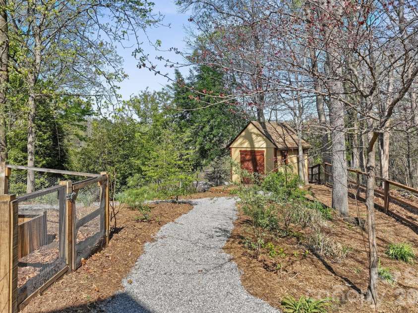 429 Pearson Drive, Asheville, NC 28801.  MLS# CAR4364411, YatesRealty ID 10433. 