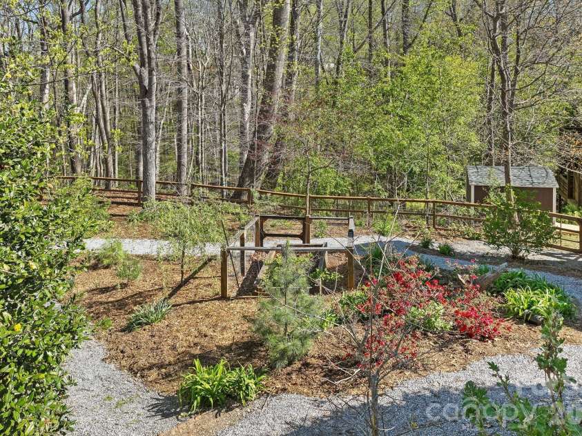 429 Pearson Drive, Asheville, NC 28801.  MLS# CAR4364411, YatesRealty ID 10433. 