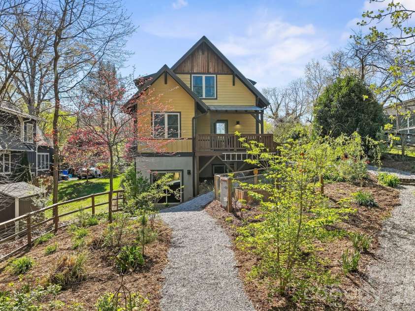 429 Pearson Drive, Asheville, NC 28801.  MLS# CAR4364411, YatesRealty ID 10433. 