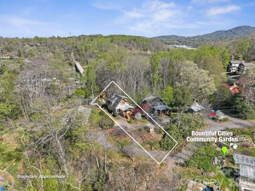 429 Pearson Drive, Asheville, NC 28801.  MLS# CAR4364411, YatesRealty ID 10433. 