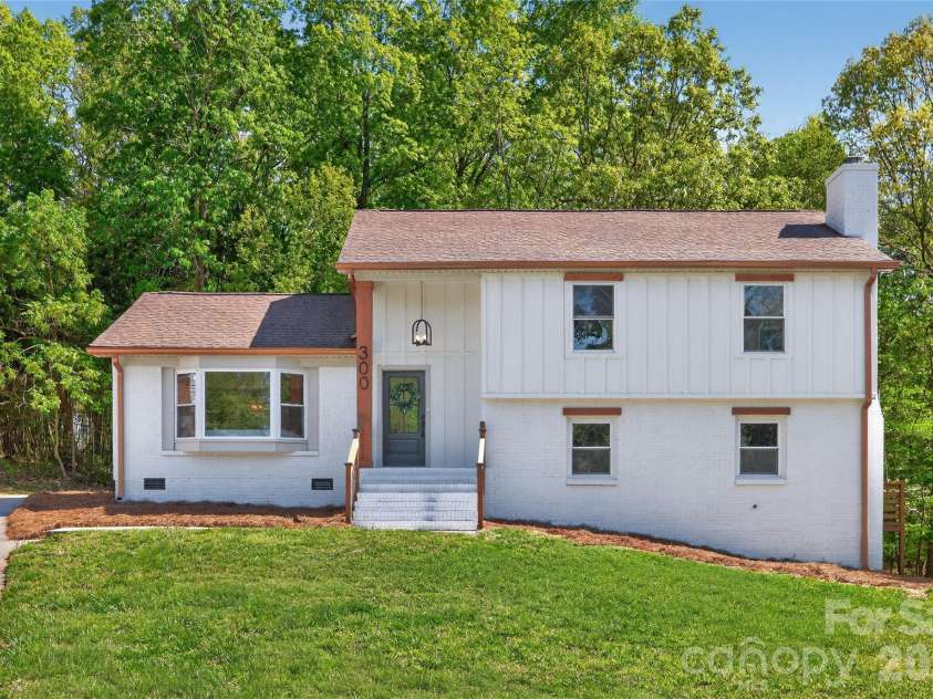 300 Dollar Circle, Charlotte, NC 28270.  MLS# CAR4367558, YatesRealty ID 10434. 