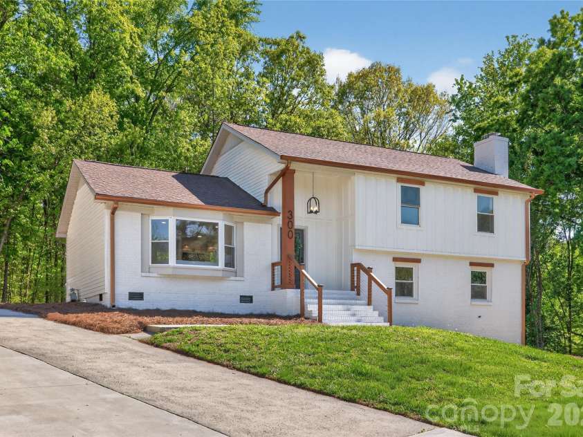 300 Dollar Circle, Charlotte, NC 28270.  MLS# CAR4367558, YatesRealty ID 10434. 