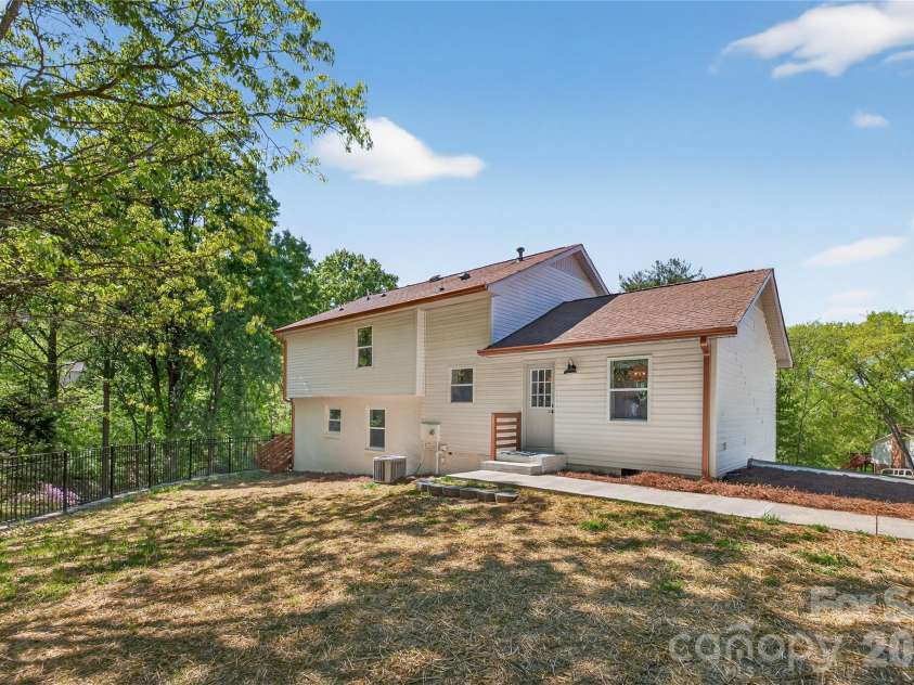 300 Dollar Circle, Charlotte, NC 28270.  MLS# CAR4367558, YatesRealty ID 10434. 