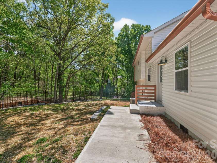 300 Dollar Circle, Charlotte, NC 28270.  MLS# CAR4367558, YatesRealty ID 10434. 