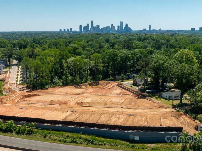 817 Garringer Place, Charlotte, NC 28208.  MLS# CAR4253166, YatesRealty ID 10434. 
