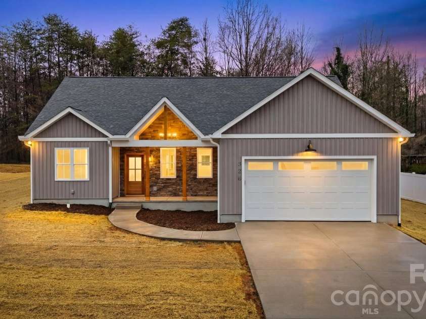 326 Pine Street, Maiden, NC 28650.  MLS# CAR4352170, YatesRealty ID 10436. 