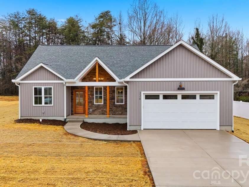 326 Pine Street, Maiden, NC 28650.  MLS# CAR4352170, YatesRealty ID 10436. 