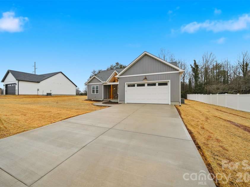 326 Pine Street, Maiden, NC 28650.  MLS# CAR4352170, YatesRealty ID 10436. 