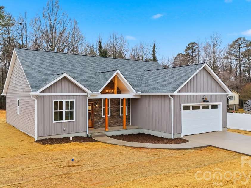326 Pine Street, Maiden, NC 28650.  MLS# CAR4352170, YatesRealty ID 10436. 