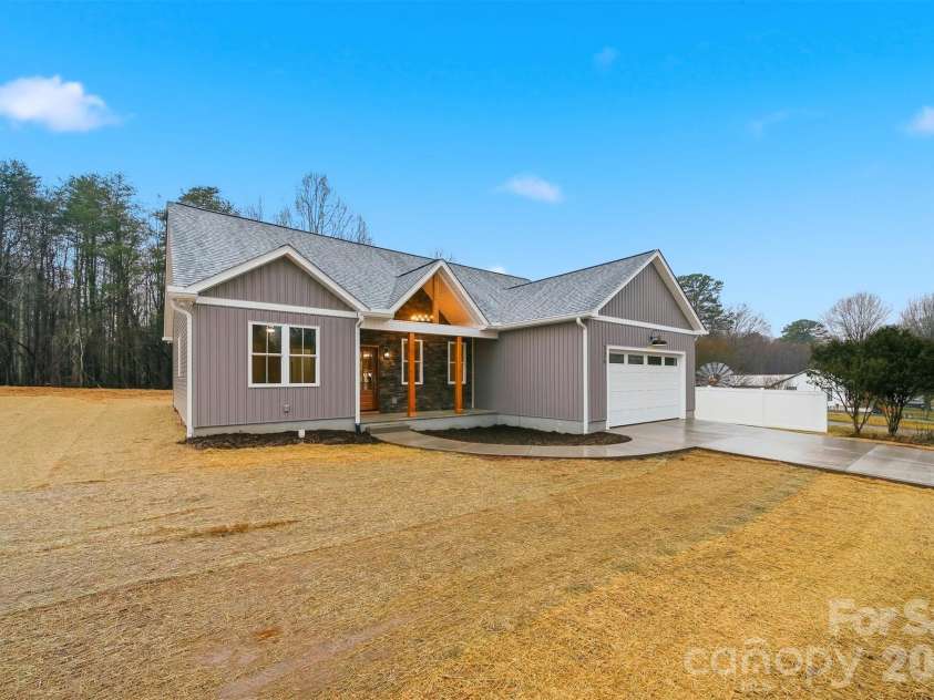 326 Pine Street, Maiden, NC 28650.  MLS# CAR4352170, YatesRealty ID 10436. 