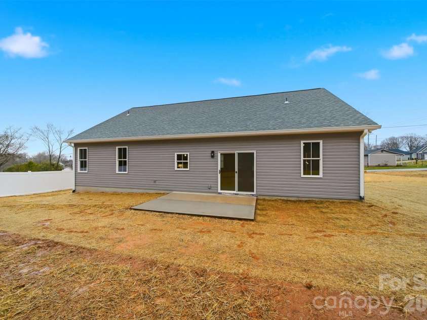 326 Pine Street, Maiden, NC 28650.  MLS# CAR4352170, YatesRealty ID 10436. 