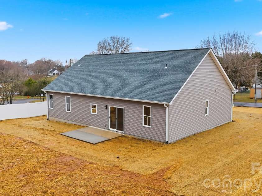 326 Pine Street, Maiden, NC 28650.  MLS# CAR4352170, YatesRealty ID 10436. 