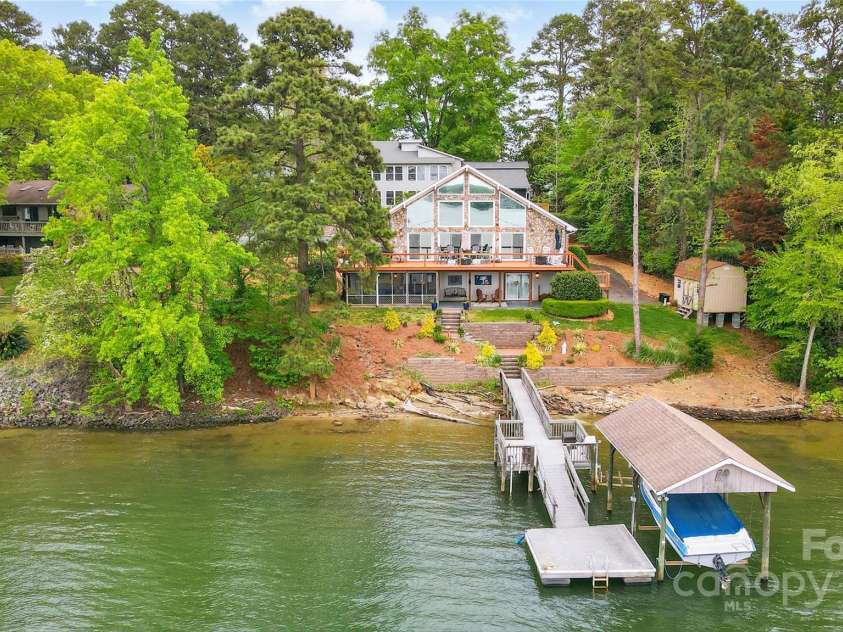 1095 Palmyra Drive, Tega Cay, SC 29708.  MLS# CAR4239770, YatesRealty ID 10437. 