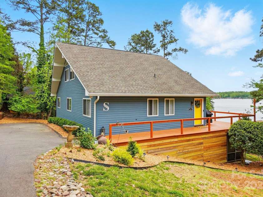 1095 Palmyra Drive, Tega Cay, SC 29708.  MLS# CAR4239770, YatesRealty ID 10437. 