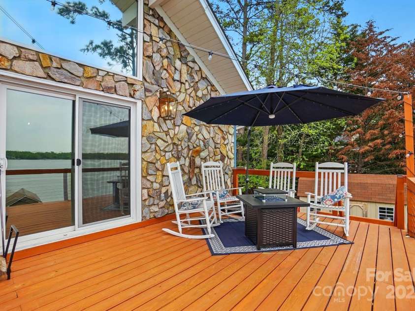 1095 Palmyra Drive, Tega Cay, SC 29708.  MLS# CAR4239770, YatesRealty ID 10437. 