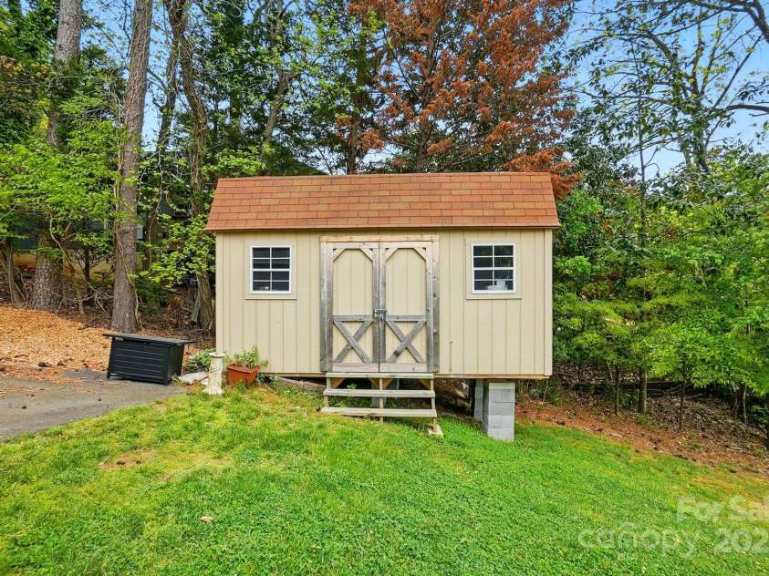 1095 Palmyra Drive, Tega Cay, SC 29708.  MLS# CAR4239770, YatesRealty ID 10437. 