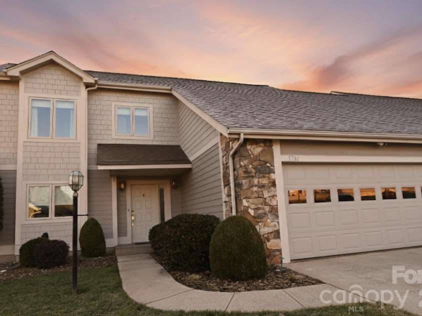 3761 Rock Bridge Drive, Conover, NC 28613.  MLS# CAR4346572, YatesRealty ID 10437. 