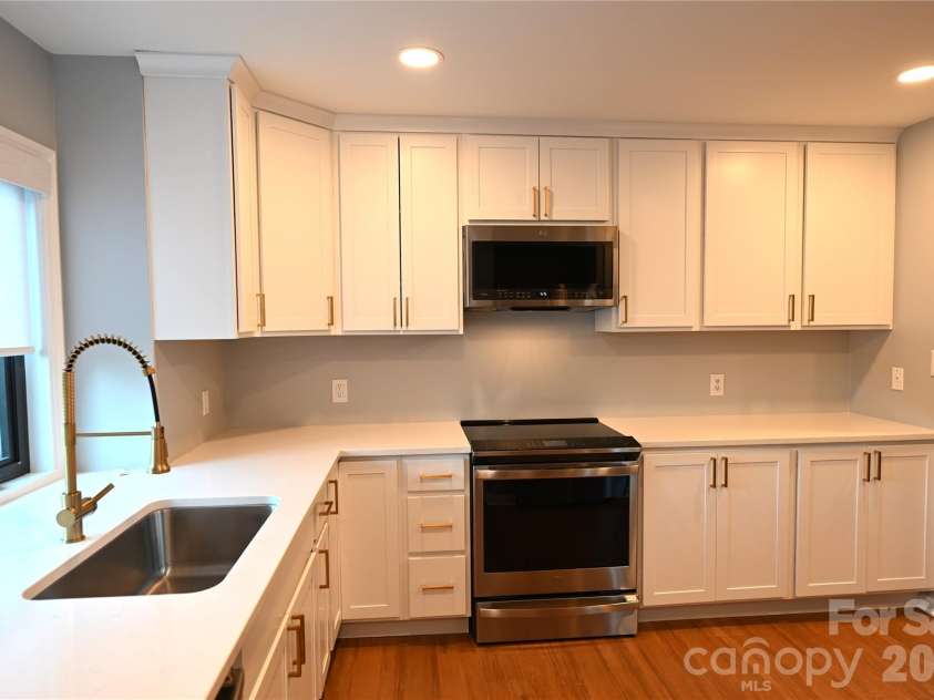 3761 Rock Bridge Drive, Conover, NC 28613.  MLS# CAR4346572, YatesRealty ID 10437. 