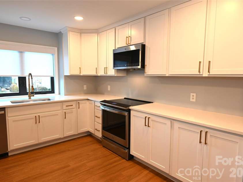 3761 Rock Bridge Drive, Conover, NC 28613.  MLS# CAR4346572, YatesRealty ID 10437. 