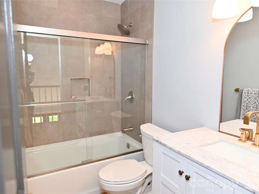 3761 Rock Bridge Drive, Conover, NC 28613.  MLS# CAR4346572, YatesRealty ID 10437. Upper guest bath