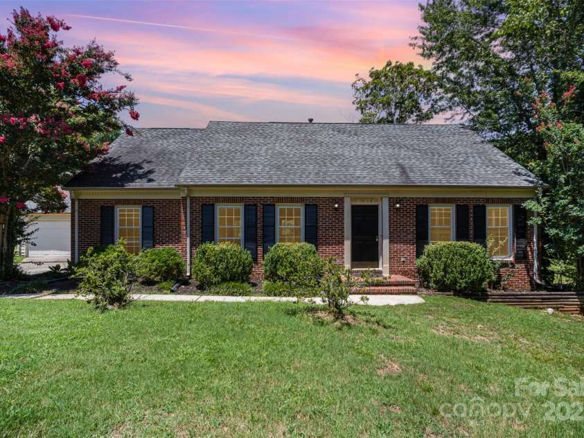 4626 Annerly Court, Charlotte, NC 28226.  MLS# CAR4285772, YatesRealty ID 10438. 