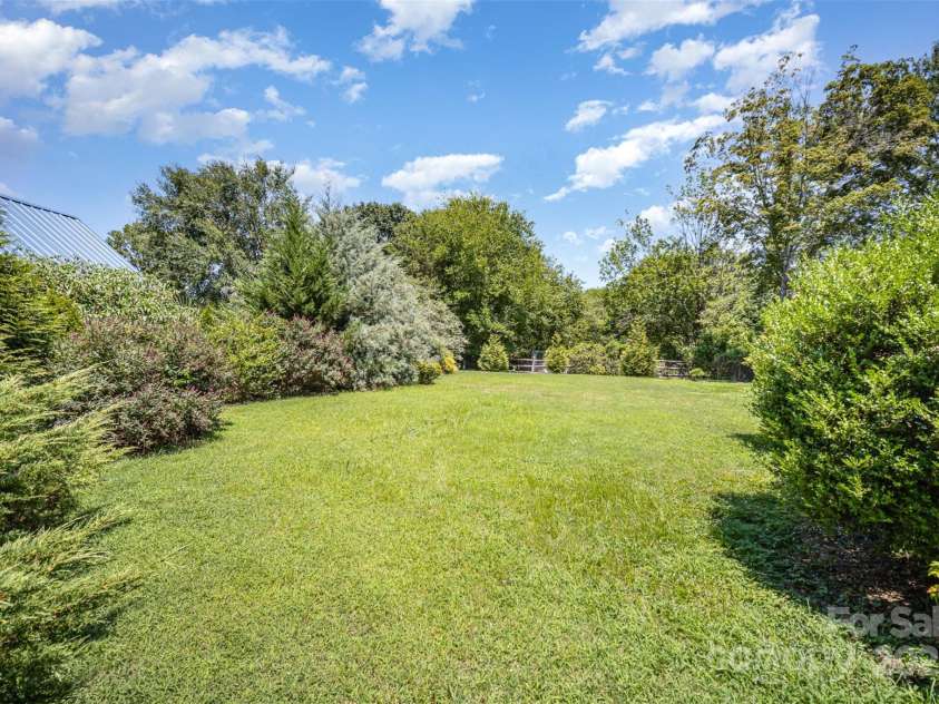 4626 Annerly Court, Charlotte, NC 28226.  MLS# CAR4285772, YatesRealty ID 10438. 