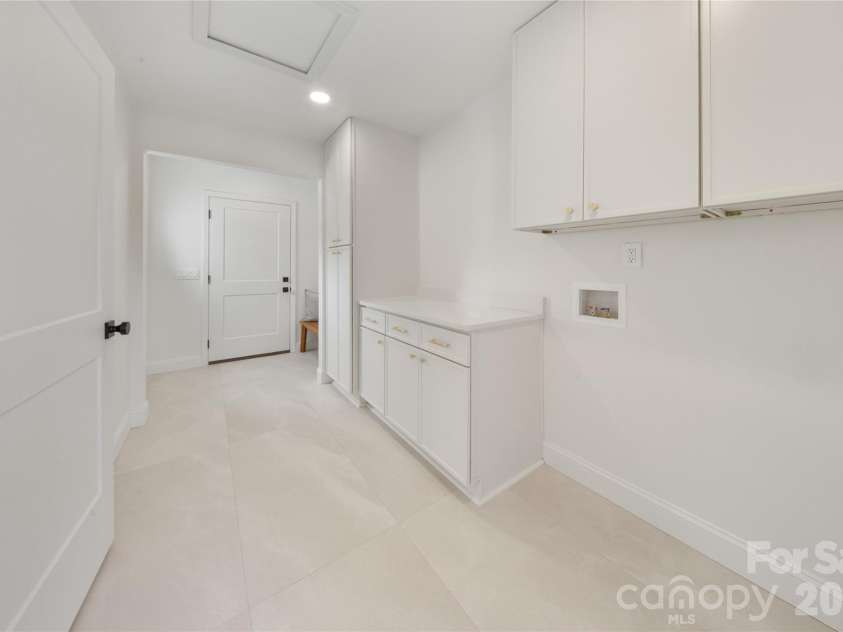 4626 Annerly Court, Charlotte, NC 28226.  MLS# CAR4341426, YatesRealty ID 10438. Laundry room 