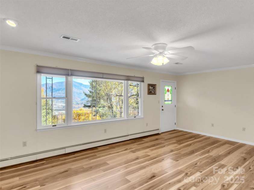 930 Scenic Circle, Waynesville, NC 28786.  MLS# CAR4314284, YatesRealty ID 1044. 