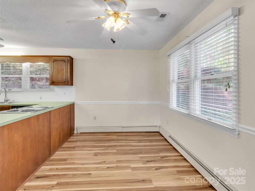 930 Scenic Circle, Waynesville, NC 28786.  MLS# CAR4314284, YatesRealty ID 1044. 