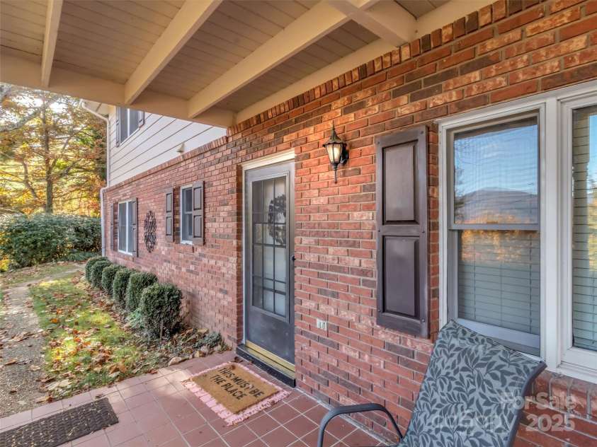 930 Scenic Circle, Waynesville, NC 28786.  MLS# CAR4314284, YatesRealty ID 1044. 