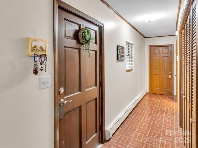 930 Scenic Circle, Waynesville, NC 28786.  MLS# CAR4314284, YatesRealty ID 1044. 