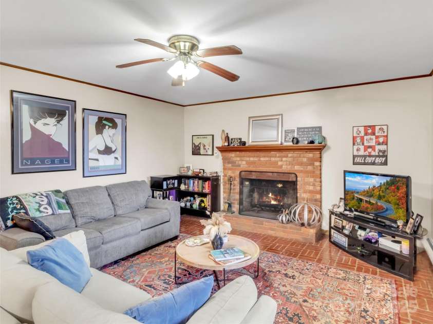 930 Scenic Circle, Waynesville, NC 28786.  MLS# CAR4314284, YatesRealty ID 1044. 