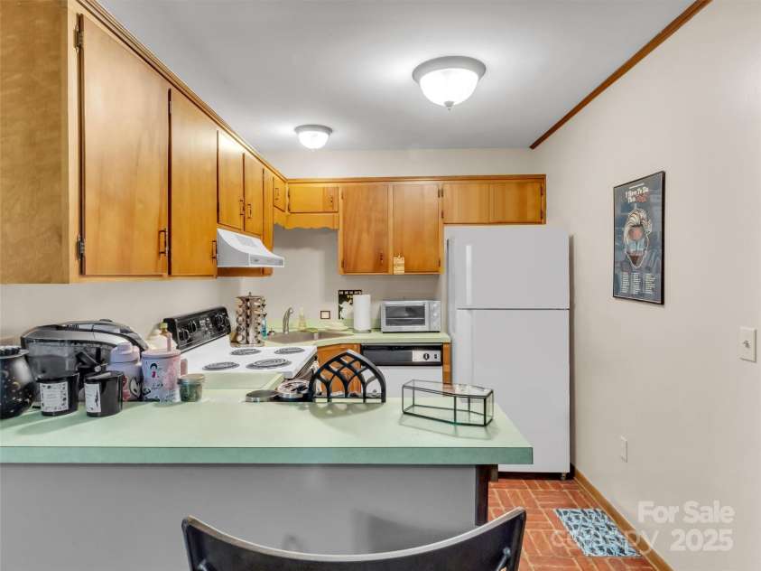 930 Scenic Circle, Waynesville, NC 28786.  MLS# CAR4314284, YatesRealty ID 1044. 