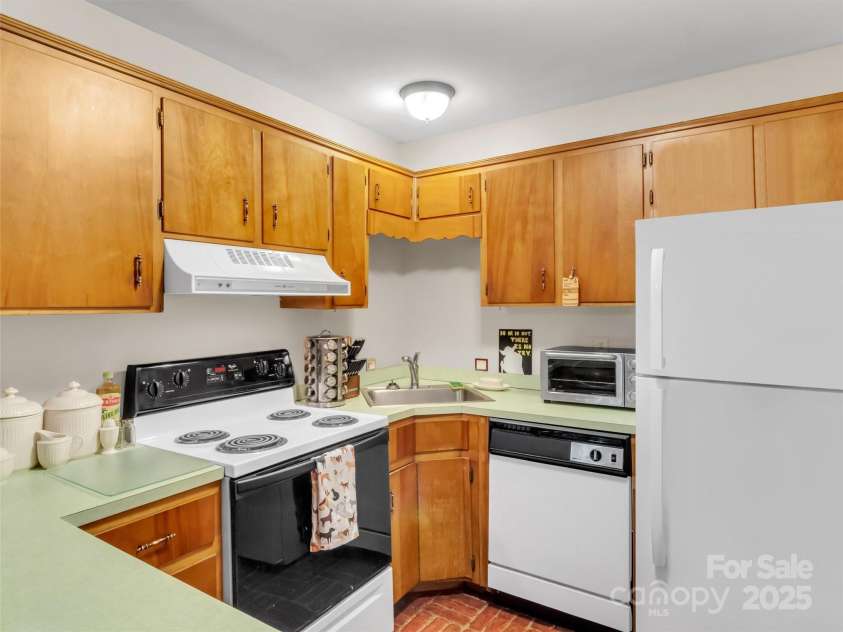 930 Scenic Circle, Waynesville, NC 28786.  MLS# CAR4314284, YatesRealty ID 1044. 