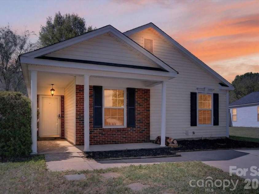 1129 Southern Chase Court, Concord, NC 28025.  MLS# CAR4366263, YatesRealty ID 10440. 