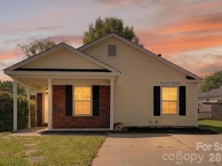1129 Southern Chase Court, Concord, NC 28025.  MLS# CAR4366263, YatesRealty ID 10440. 