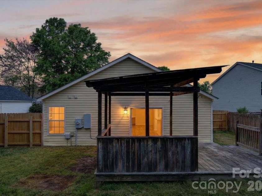 1129 Southern Chase Court, Concord, NC 28025.  MLS# CAR4366263, YatesRealty ID 10440. 