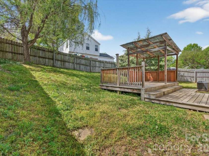 1129 Southern Chase Court, Concord, NC 28025.  MLS# CAR4366263, YatesRealty ID 10440. 
