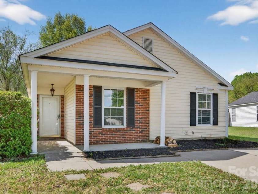 1129 Southern Chase Court, Concord, NC 28025.  MLS# CAR4366263, YatesRealty ID 10440. 