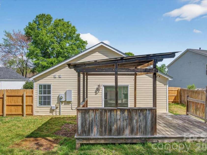 1129 Southern Chase Court, Concord, NC 28025.  MLS# CAR4366263, YatesRealty ID 10440. 