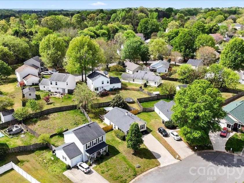 1129 Southern Chase Court, Concord, NC 28025.  MLS# CAR4366263, YatesRealty ID 10440. 