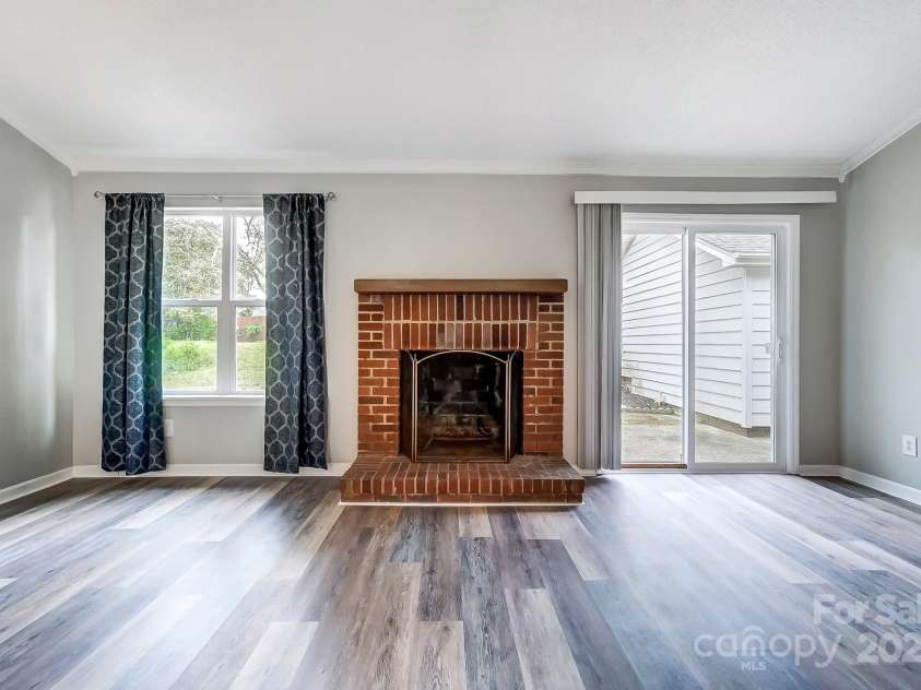 1212 Robinhood Circle, Charlotte, NC 28227.  MLS# CAR4242145, YatesRealty ID 10440. 