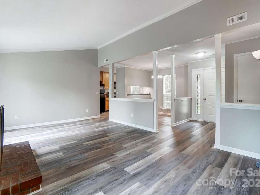 1212 Robinhood Circle, Charlotte, NC 28227.  MLS# CAR4242145, YatesRealty ID 10440. 