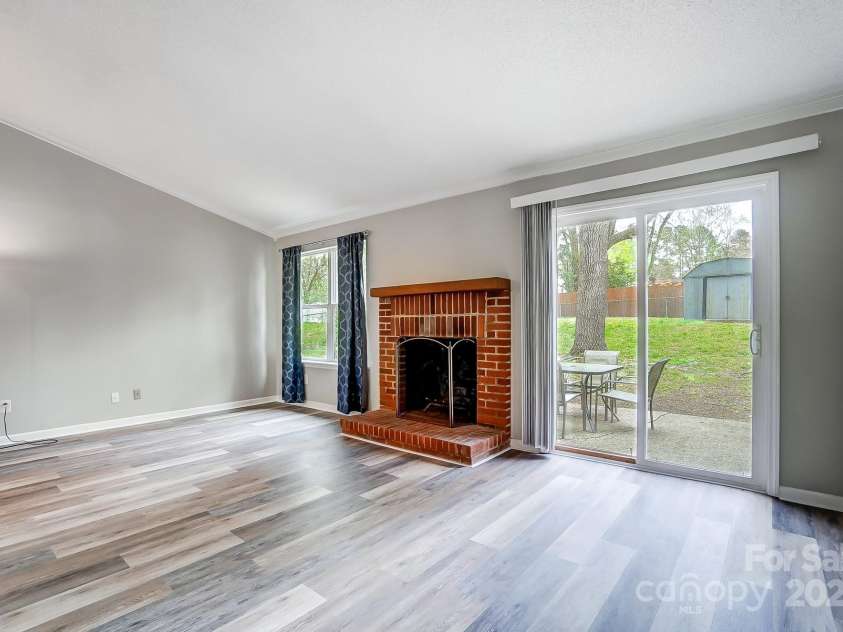 1212 Robinhood Circle, Charlotte, NC 28227.  MLS# CAR4242145, YatesRealty ID 10440. 