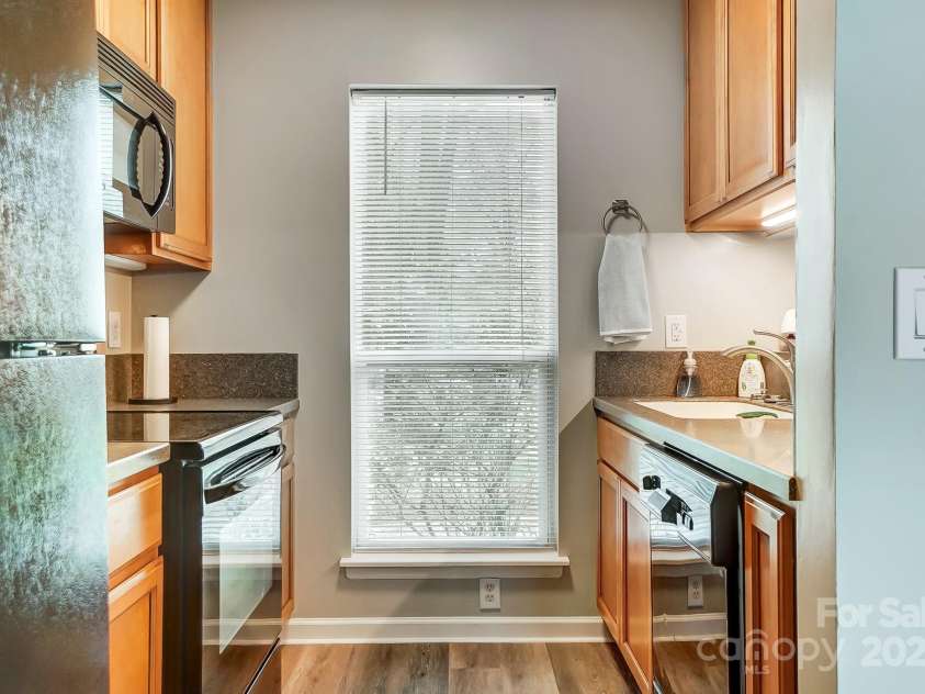 1212 Robinhood Circle, Charlotte, NC 28227.  MLS# CAR4242145, YatesRealty ID 10440. 